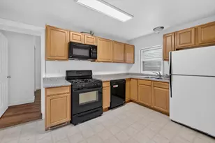 1123 Emerald St, Madison, WI 53715 - Photo 7