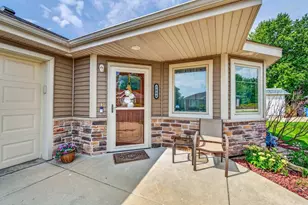 2004 Butler Ct, Middleton, WI 53562 - Photo 3