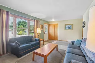 307 Meadowlark Cir, Deerfield, WI 53531 - Photo 5