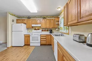307 Meadowlark Cir, Deerfield, WI 53531 - Photo 11