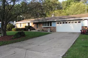 522 Sussex Dr, Janesville, WI 53546 - Photo 3