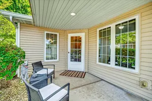 640 Springbrook Cir, DeForest, WI 53532 - Photo 9
