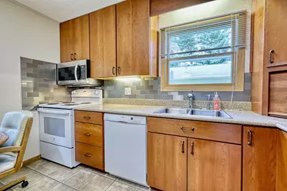 2012 S Terry Court, Beloit, WI 53511 - Photo 9