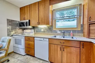 2012 S Terry Ct, Beloit, WI 53511 - Photo 9