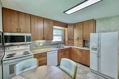2012 S Terry Court, Beloit, WI 53511 - Photo 11
