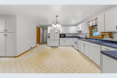 N1911 Hilltop Road, Markesan, WI 53946 - Photo 9