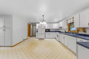 N1911 Hilltop Rd, Markesan, WI 53946 - Photo 9