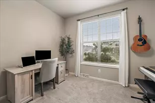 5477 N Peninsula Wy, Mcfarland, WI 53558 - Photo 15