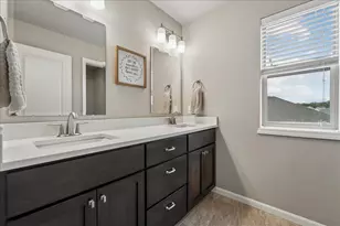 5477 N Peninsula Wy, Mcfarland, WI 53558 - Photo 23