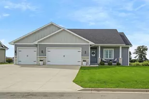 727 Badger Dr, Janesville, WI 53536 - Photo 1