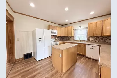 519 N Main Street, Fall River, WI 53932 - Photo 7