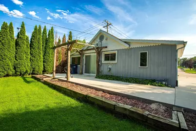 193 E Monroe Street, Wyocena, WI 53969 - Photo 9