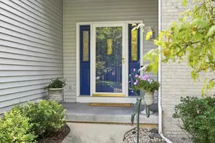 893 Chalfont Dr, Sun Prairie, WI 53590 - Photo 3