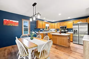 893 Chalfont Dr, Sun Prairie, WI 53590 - Photo 7