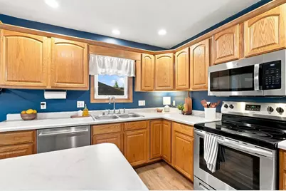 893 Chalfont Drive, Sun Prairie, WI 53590 - Photo 9