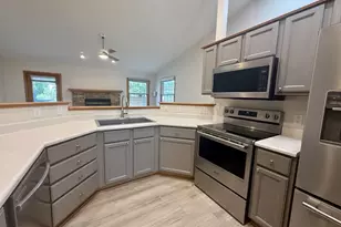 4333 Fieldcrest Dr, Janesville, WI 53546 - Photo 5