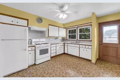 4418 Kentucky Avenue, Milwaukee, WI 53221 - Photo 9