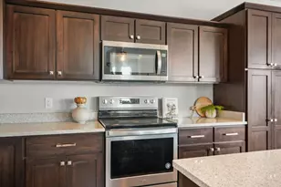 452 Blackburn Bay Dr, Verona, WI 53593 - Photo 11