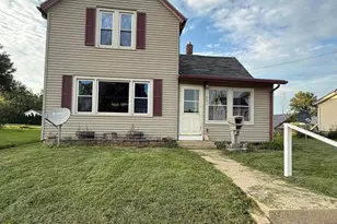 934 E Garden St, Freeport, IL 61032 - Photo 1