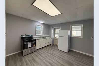 934 E Garden Street, Freeport, IL 61032 - Photo 7