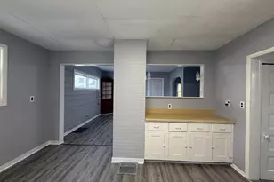 934 E Garden St, Freeport, IL 61032 - Photo 5