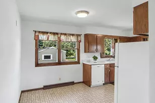 221 Washington St, Portage, WI 53901 - Photo 15