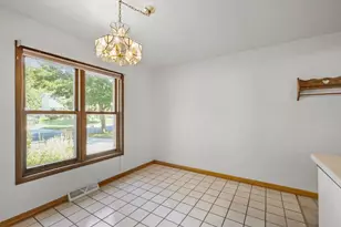 9 S Bartelt Ct, Madison, WI 53704 - Photo 7