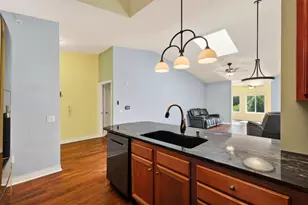 37 Cherokee Cir, Madison, WI 53704 - Photo 11