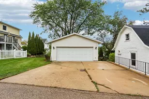 313 S 2nd St, Mount Horeb, WI 53572 - Photo 7