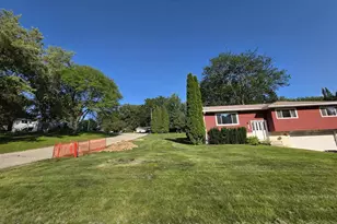 512 Central Ave, Deerfield, WI 53531 - Photo 3