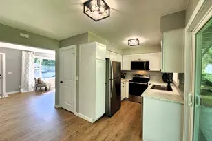 430 Woodview Dr, Sun Prairie, WI 53590 - Photo 7