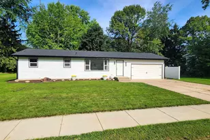 430 Woodview Dr, Sun Prairie, WI 53590 - Photo 1