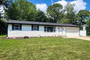 430 Woodview Dr, Sun Prairie, WI 53590 - Photo 1