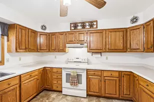 W7096 N Oak Ridge Ct, Poynette, WI 53955 - Photo 13