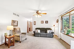 W7096 N Oak Ridge Ct, Poynette, WI 53955 - Photo 7