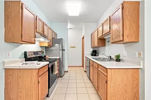 1339 Carpenter St, Madison, WI 53704 - Photo 7