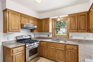 W169N10806 Redwood Ln, Germantown, WI 53022 - Photo 17