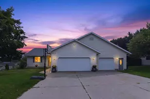 423 Sunset Dr, Poynette, WI 53955 - Photo 1