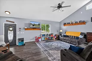 423 Sunset Dr, Poynette, WI 53955 - Photo 5