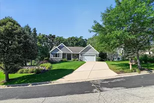 3083 Barrington Hills Ct, Fitchburg, WI 53711 - Photo 3