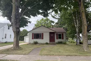 44 West St, Clintonville, WI 54929 - Photo 1