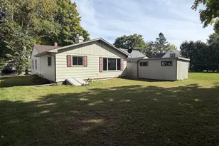 44 West St, Clintonville, WI 54929 - Photo 3