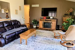 1604 Evergreen Dr, Janesville, WI 53546 - Photo 3