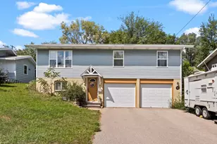 819 E Edgewater St, Portage, WI 53901 - Photo 1