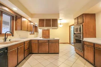 711 Oak Hill Lane, Fort Atkinson, WI 53538 - Photo 9