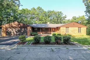 711 Oak Hill Ln, Fort Atkinson, WI 53538 - Photo 1