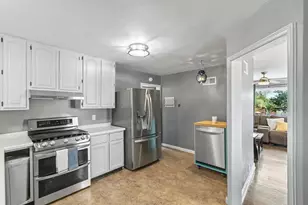 529 W Cook St, Portage, WI 53901 - Photo 5
