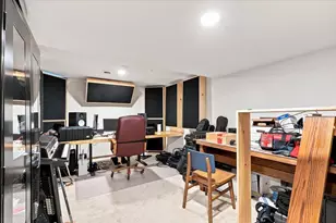 6402 Inner Dr, Madison, WI 53705 - Photo 33