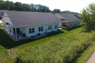 3835 Tanglewood Pl, Janesville, WI 53546 - Photo 3