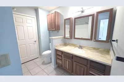 360 W Washington Avenue #215, Madison, WI 53703 - Photo 17